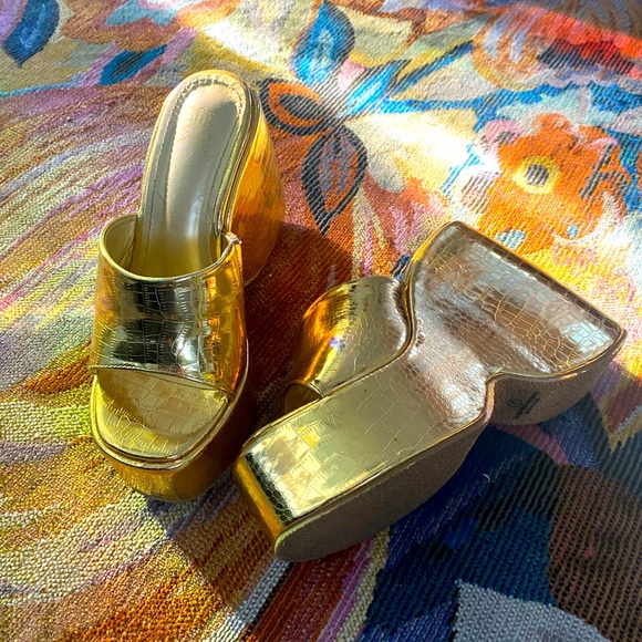 Shoes - SOLD- Metallic Gold Platform Sandals, Size 7